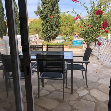 Regina Gardens - Spacious 3 Bed, 2 Bath Maisonette Paphos ภายนอก รูปภาพ