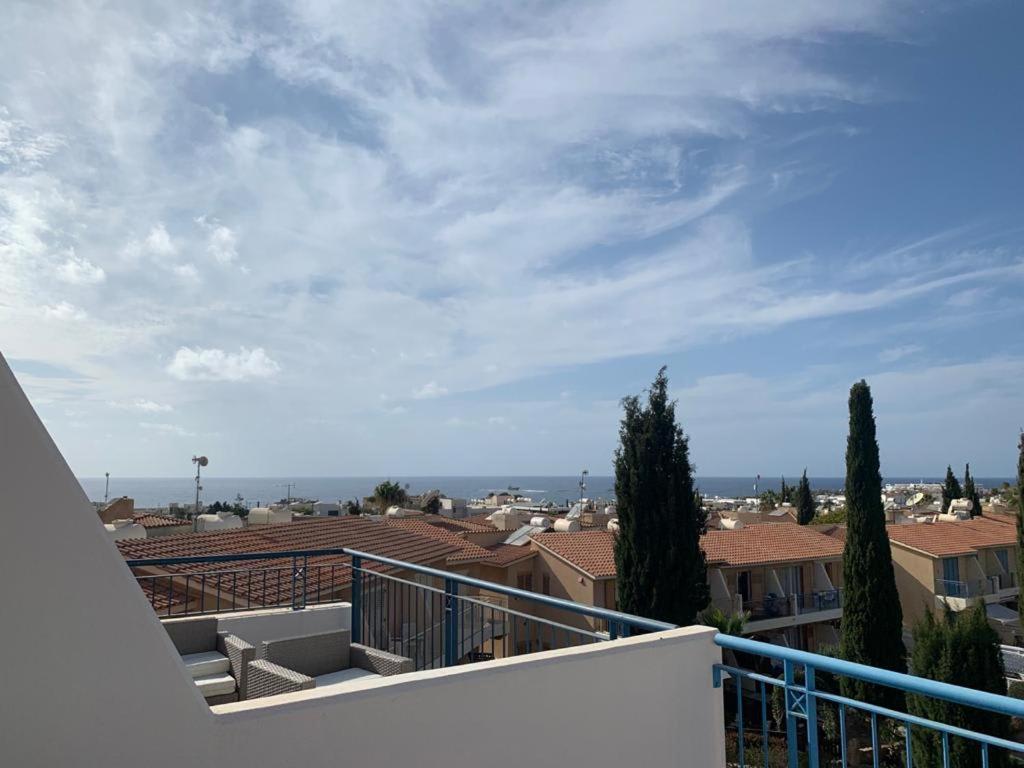 Regina Gardens - Spacious 3 Bed, 2 Bath Maisonette Paphos ภายนอก รูปภาพ