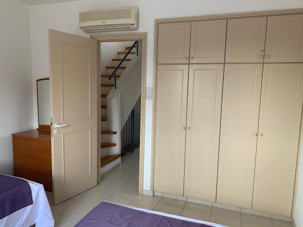 Regina Gardens - Spacious 3 Bed, 2 Bath Maisonette Paphos ภายนอก รูปภาพ