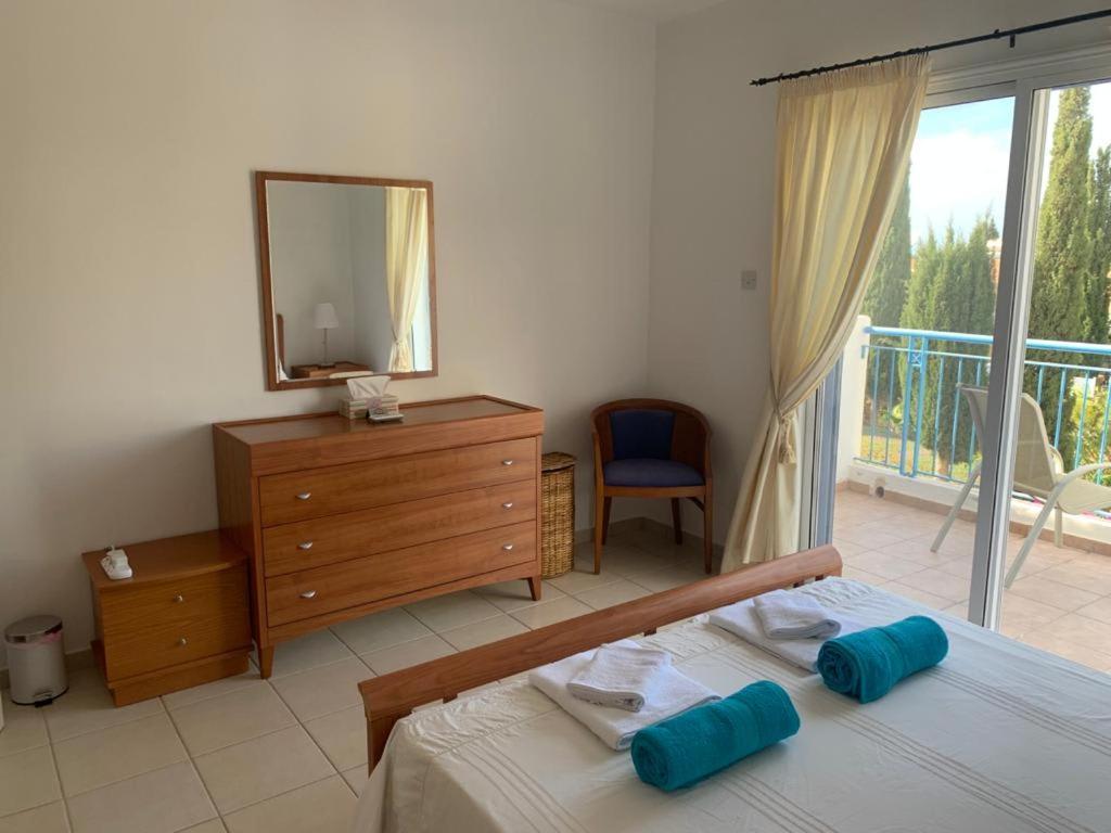 Regina Gardens - Spacious 3 Bed, 2 Bath Maisonette Paphos ภายนอก รูปภาพ