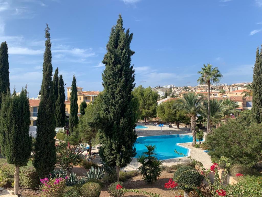 Regina Gardens - Spacious 3 Bed, 2 Bath Maisonette Paphos ภายนอก รูปภาพ