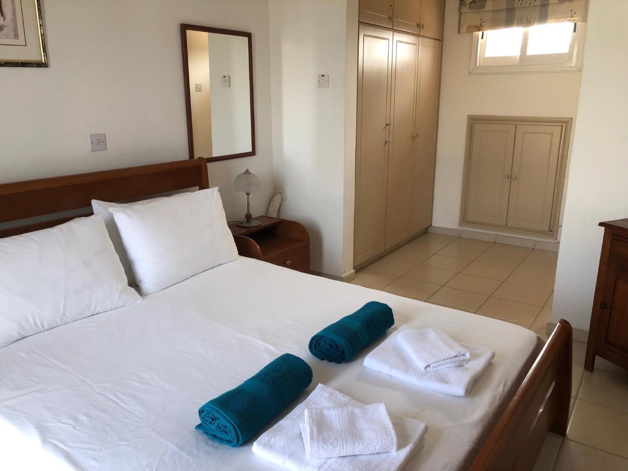 Regina Gardens - Spacious 3 Bed, 2 Bath Maisonette Paphos ภายนอก รูปภาพ