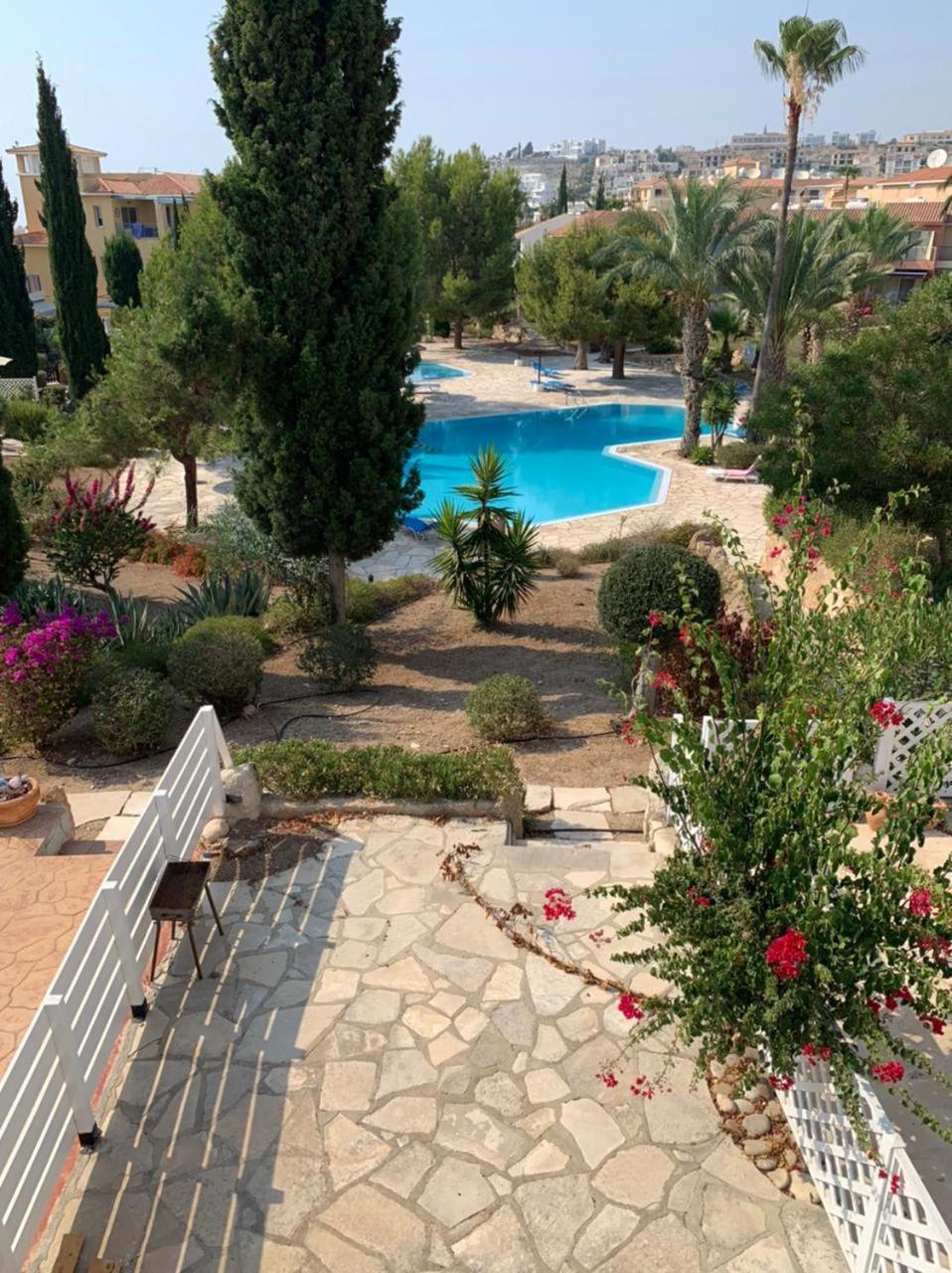 Regina Gardens - Spacious 3 Bed, 2 Bath Maisonette Paphos ภายนอก รูปภาพ