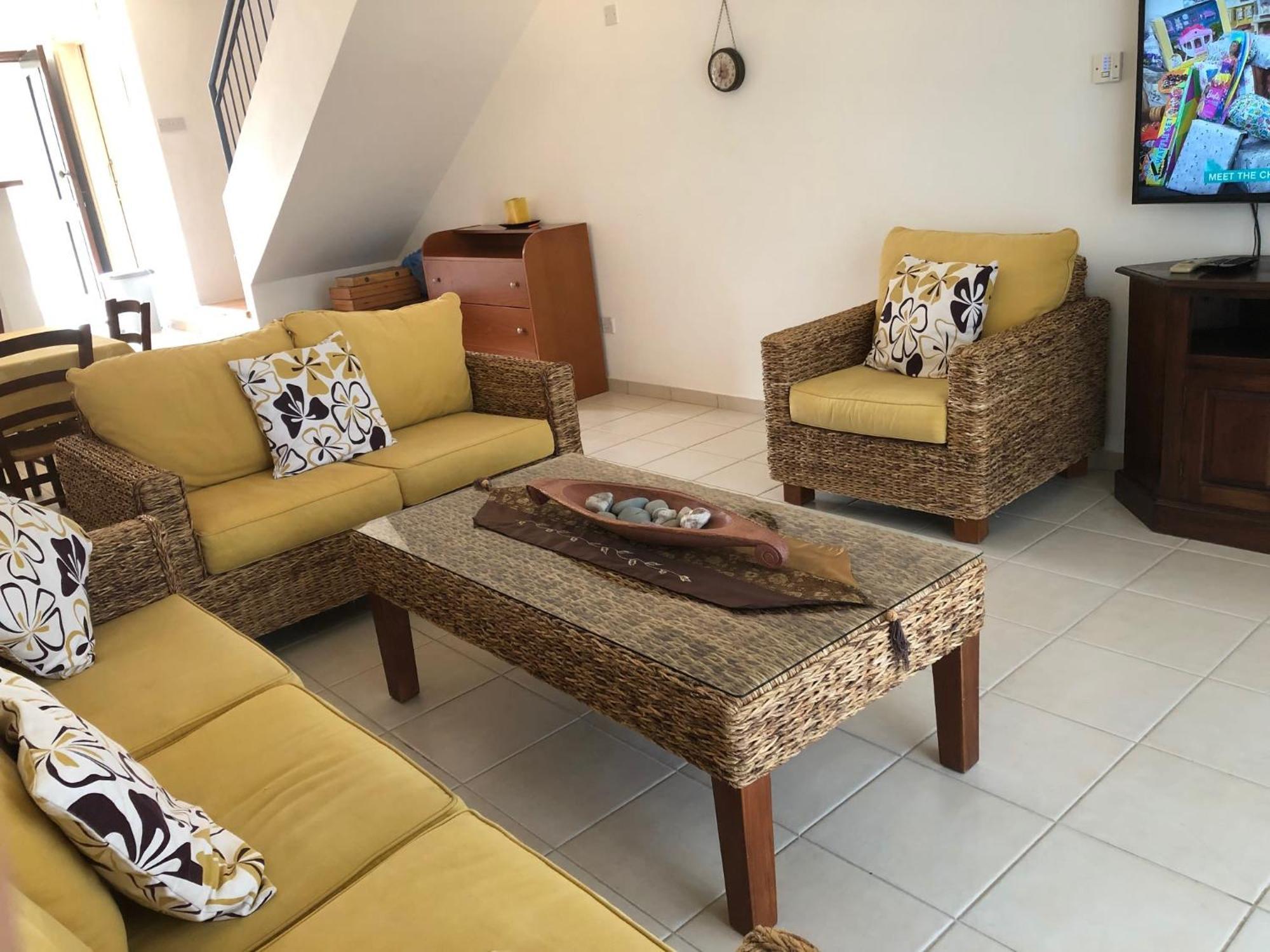 Regina Gardens - Spacious 3 Bed, 2 Bath Maisonette Paphos ภายนอก รูปภาพ