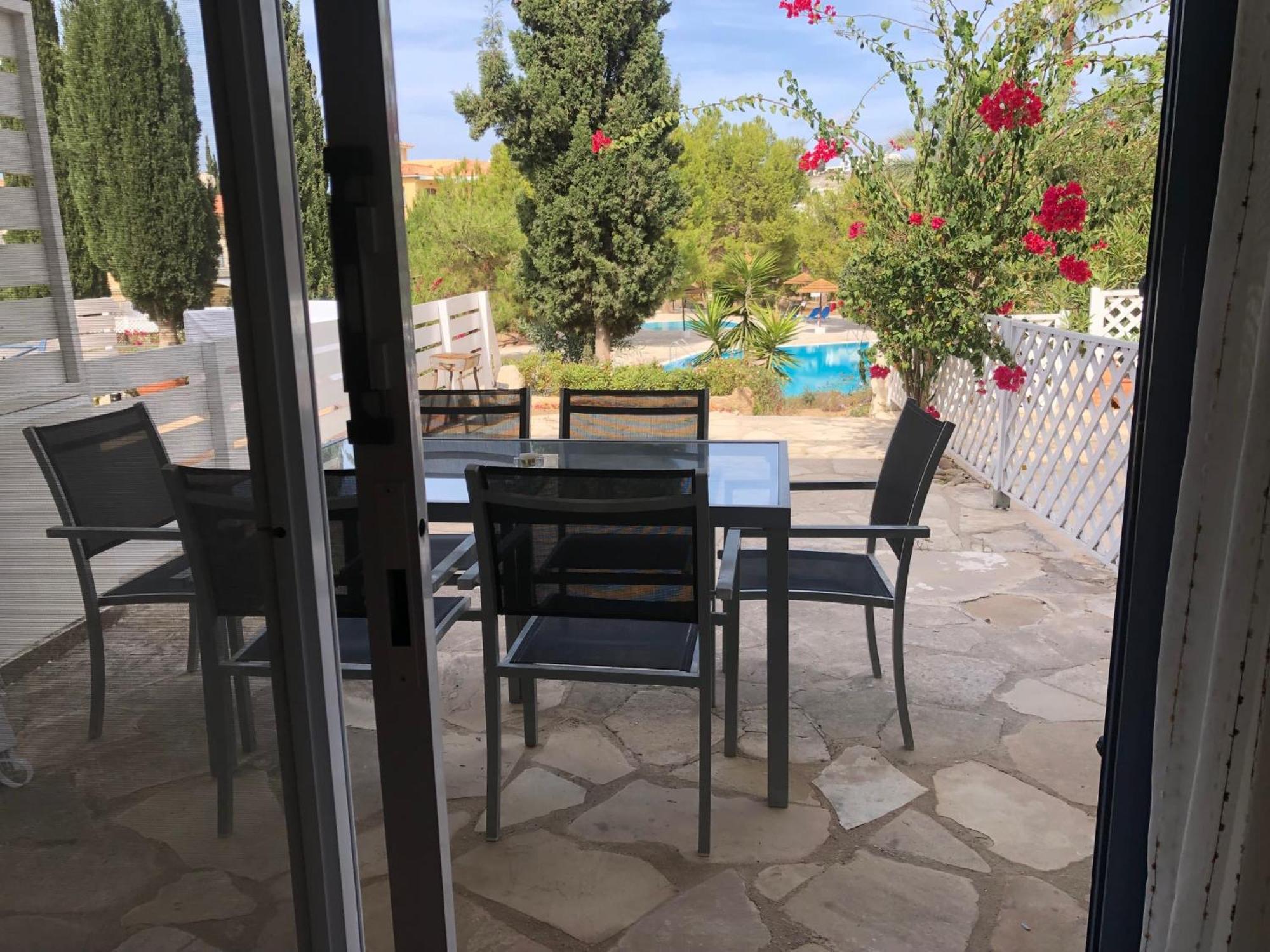 Regina Gardens - Spacious 3 Bed, 2 Bath Maisonette Paphos ภายนอก รูปภาพ