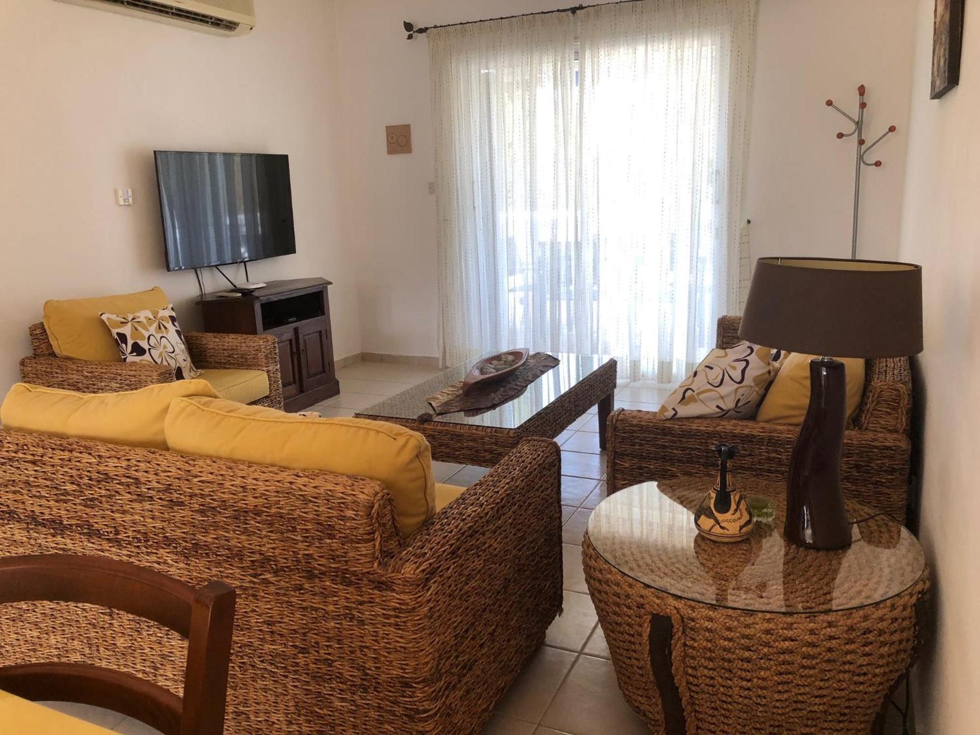 Regina Gardens - Spacious 3 Bed, 2 Bath Maisonette Paphos ภายนอก รูปภาพ