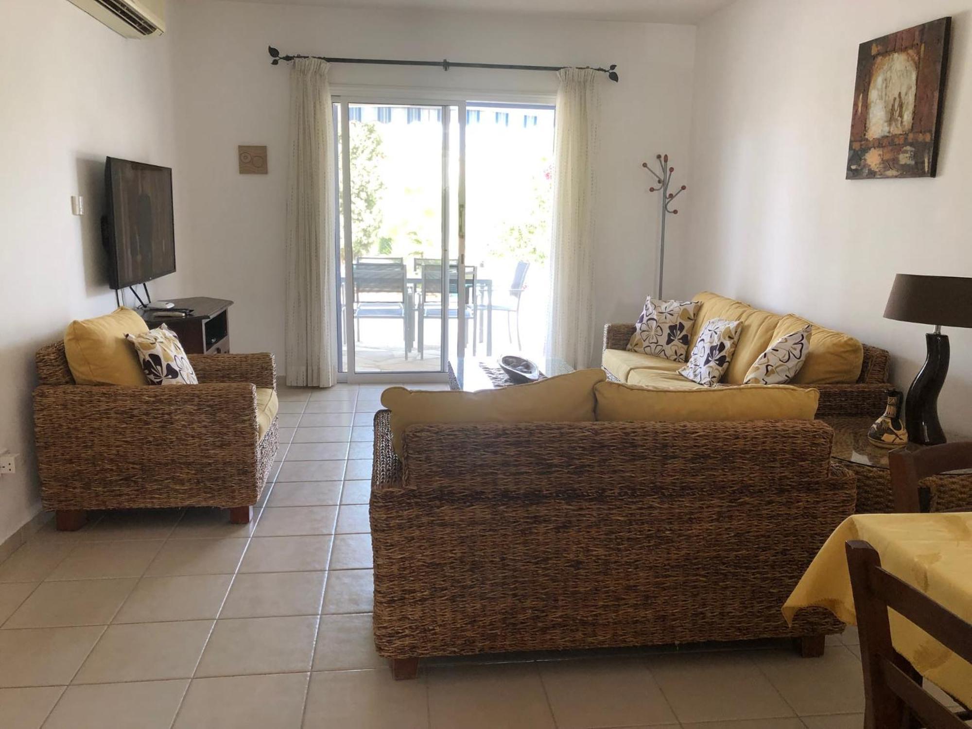 Regina Gardens - Spacious 3 Bed, 2 Bath Maisonette Paphos ภายนอก รูปภาพ